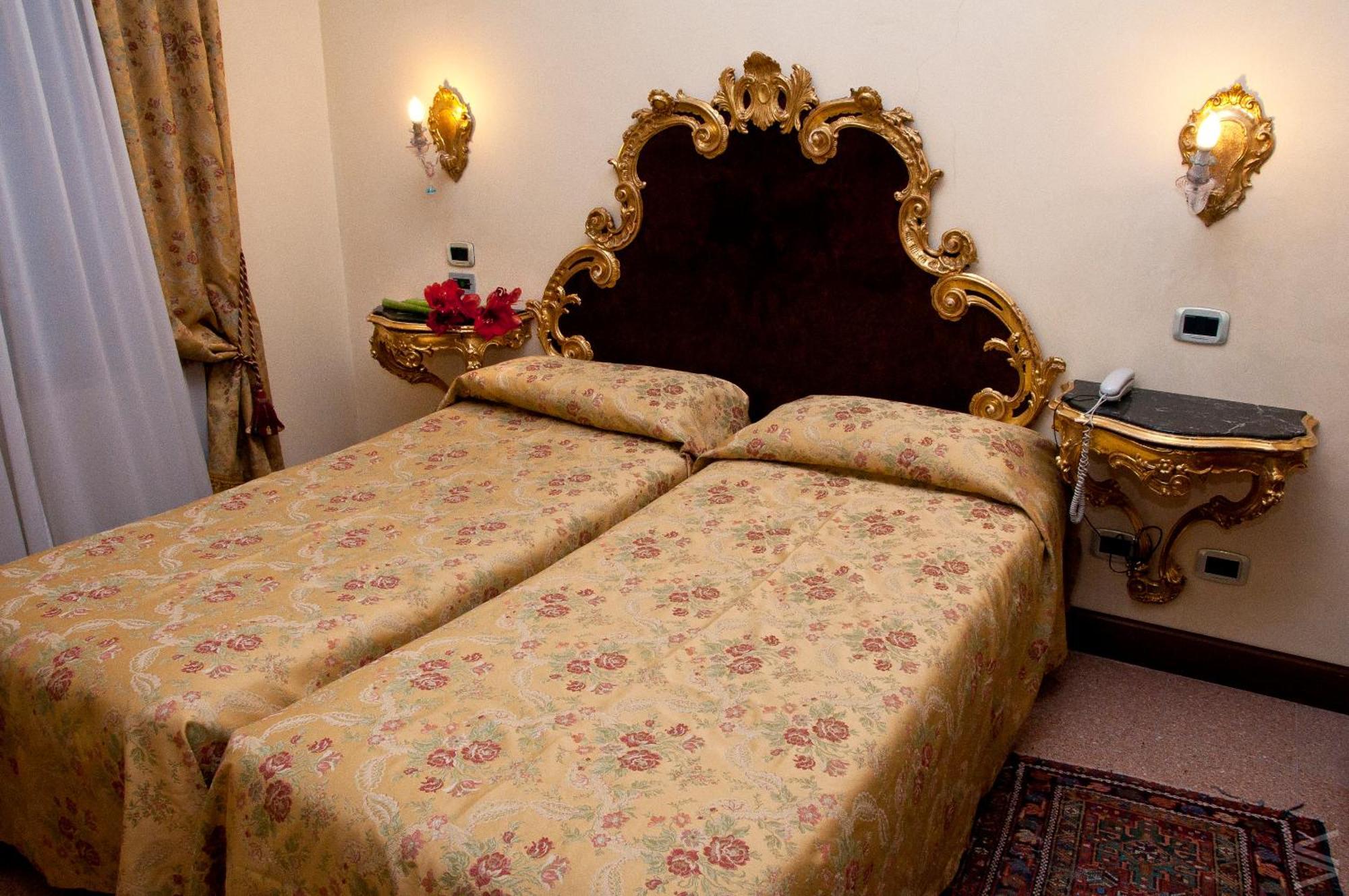 Residenza D'Epoca San Cassiano Hotel Venesia Bagian luar foto