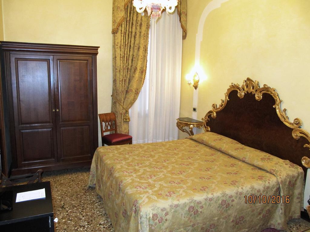 Residenza D'Epoca San Cassiano Hotel Venesia Bagian luar foto