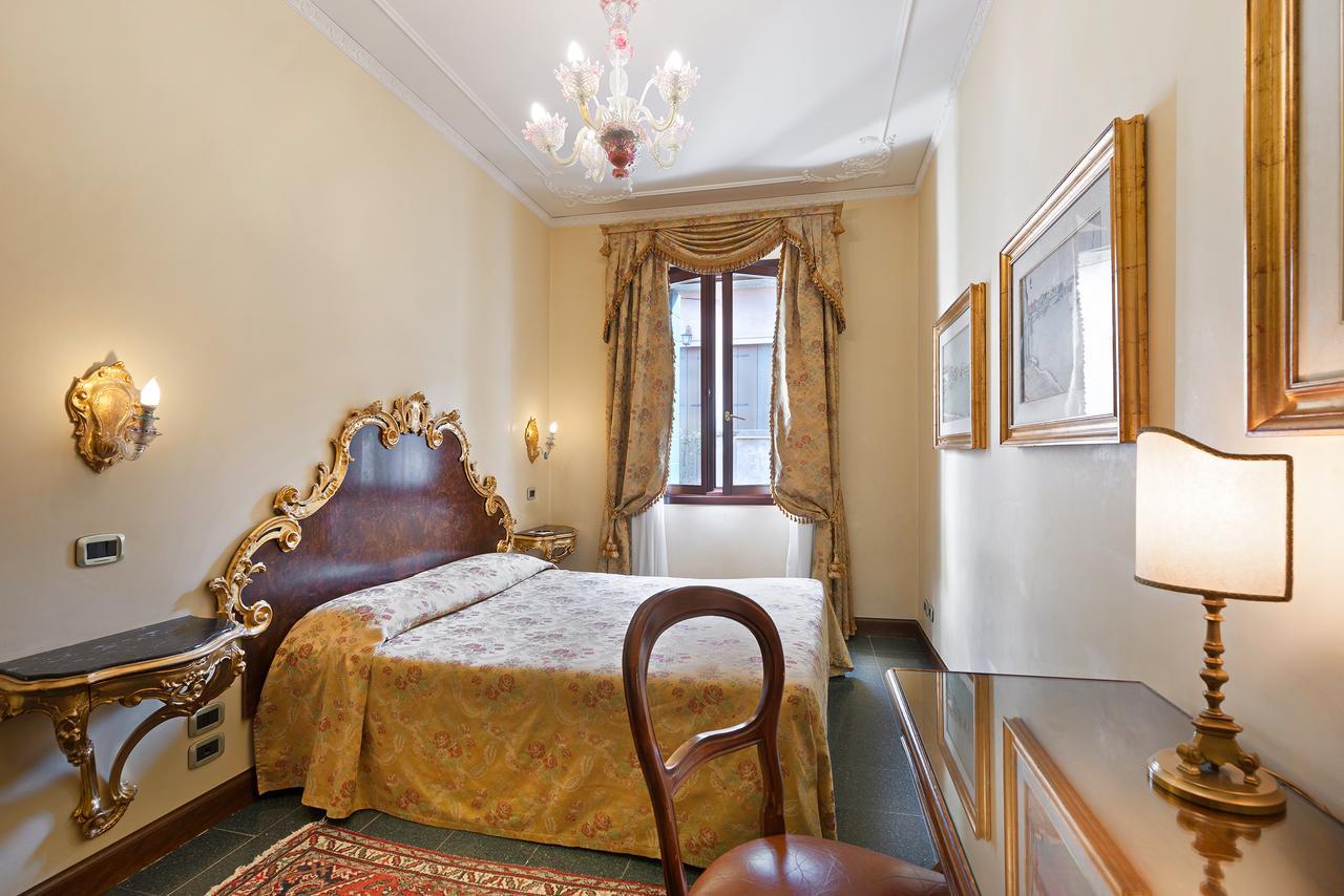 Residenza D'Epoca San Cassiano Hotel Venesia Bagian luar foto